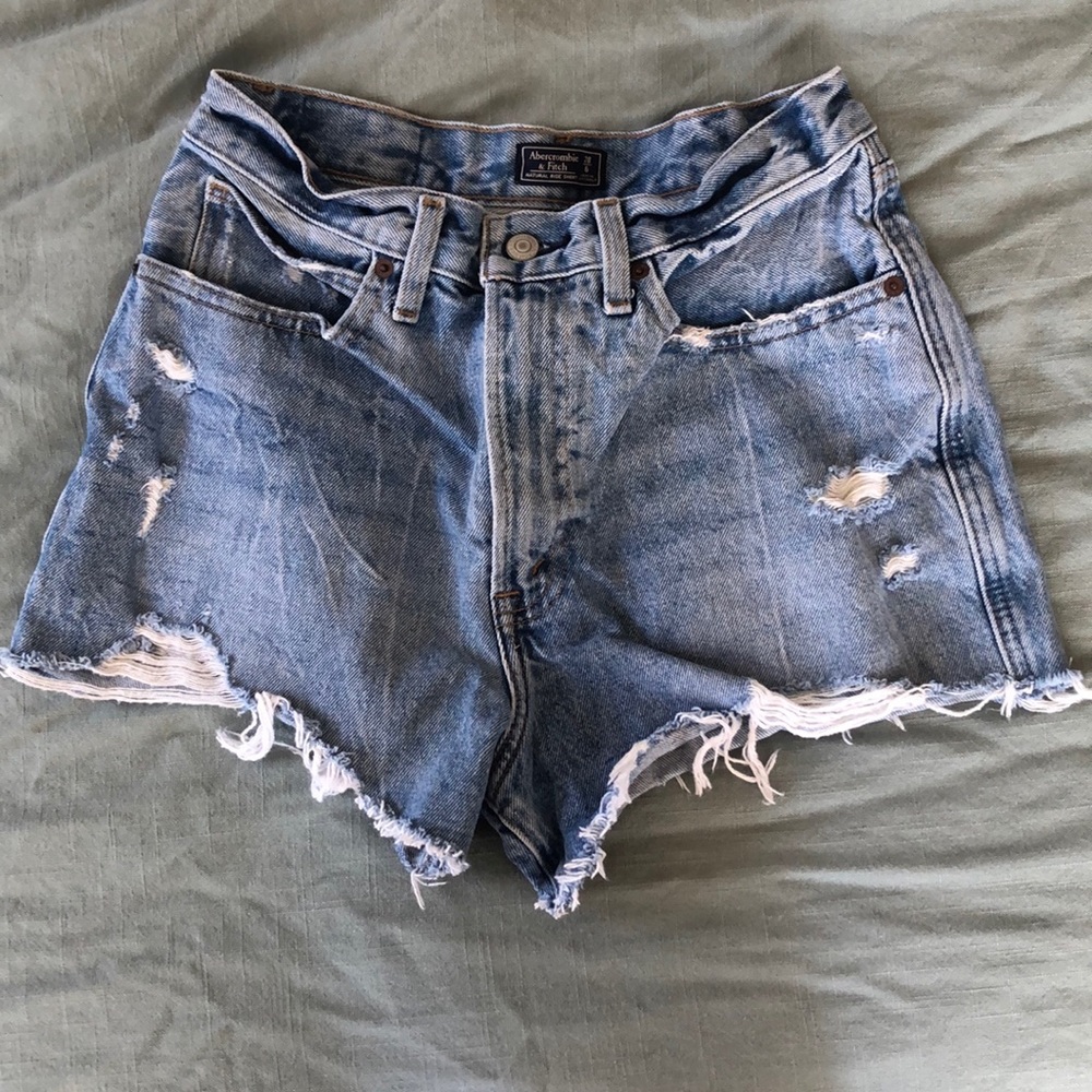 A&F natural rise shorts
